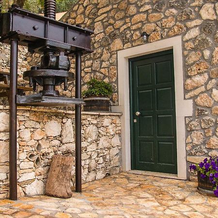 Castelli Olive Press Guest House Acharavi  Exterior photo